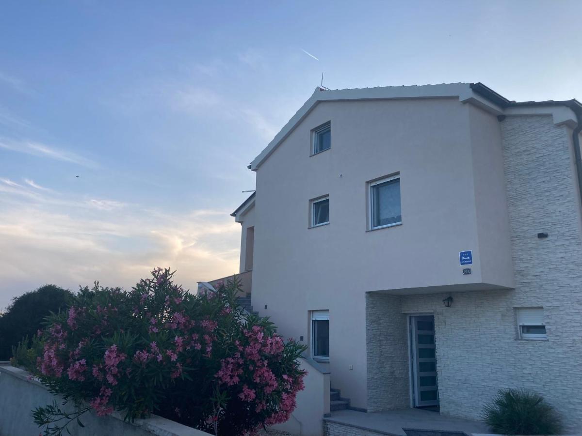Apartman Hmelina Vrsi Exterior photo